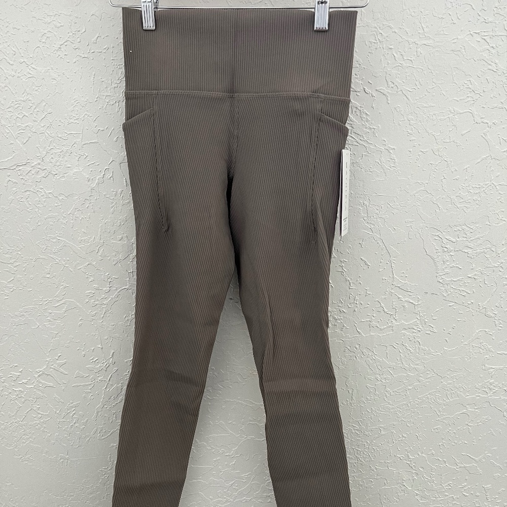 Athleta Salutation Stash Pocket II Rib 7/8 Tight Beige Small